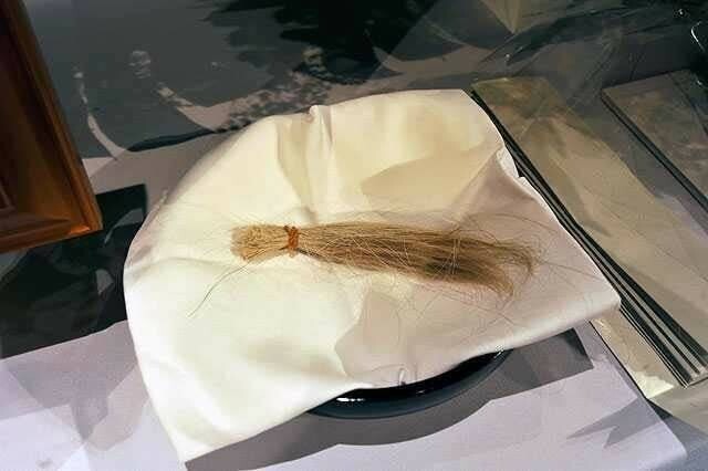 オグリキャップ 一本 たてがみ 非売品 チャリティー ウマ娘 風水 御守り 競馬 お別れ会 芦毛の怪物 募金 武豊 鬣拍卖