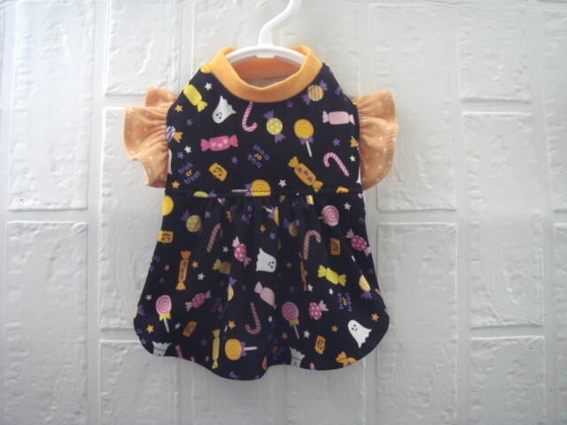 現品限り胴32 ハンドメイド ハロウィン柄ギャザーワンピース フリル袖拍卖