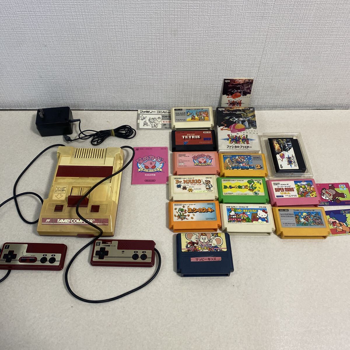 R1022 Nintendo ファミリーコンピュータ HVC-001 通電未確認品 カセット12本セット ニンテンドー ファミコン FAMILY ゲーム機 任天堂拍卖