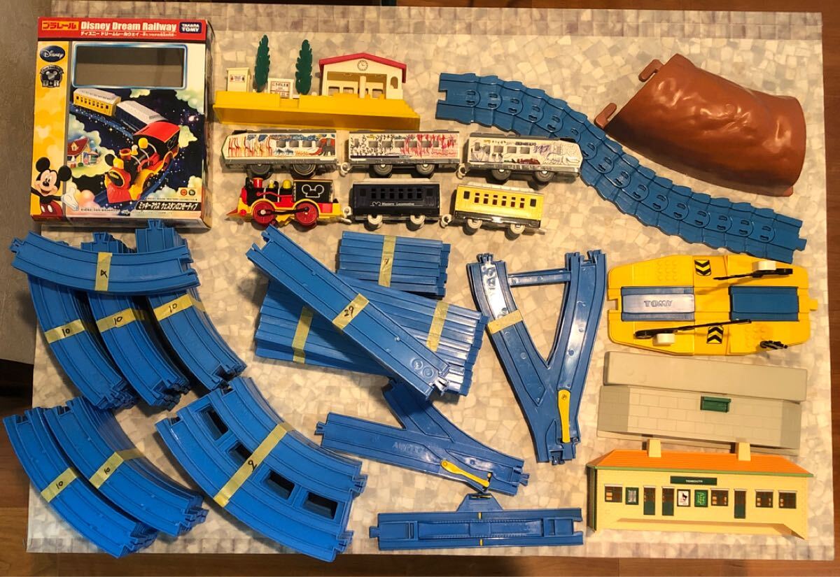 プラレール 大量セット タカラトミー レール 車両 踏切 曲線レール TOMY 線路 駅 ディズニー 旭山動物園拍卖