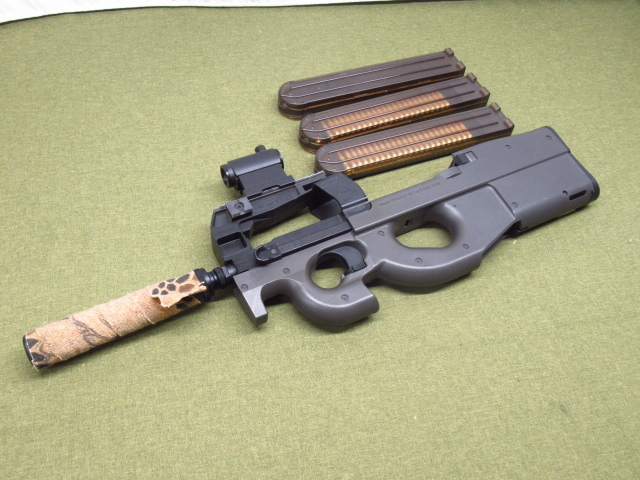 カスタム品 TOKYOMARUI 東京マルイ P90-TR マガジン3個付き 電動ガン エアガン 管理7H0916A-C2拍卖