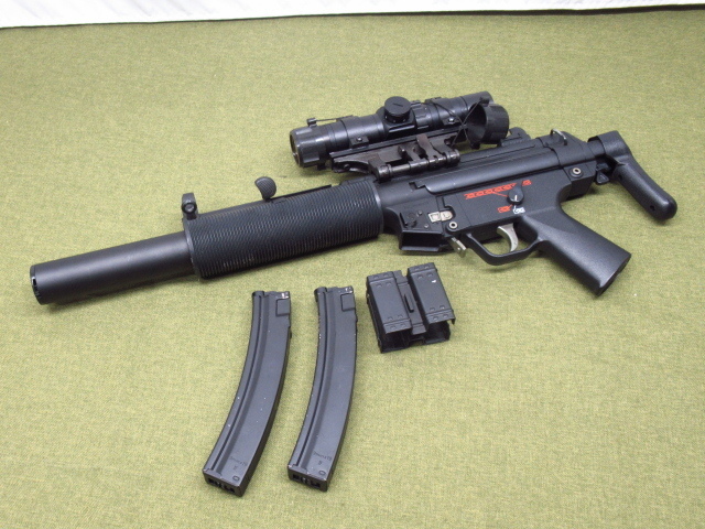 カスタム品 TOKYOMARUI 東京マルイ電動ガンスタンダードタイプ MP5A5 マガジン2本 マガジンクリップ付き 管理7H0905R-G3拍卖