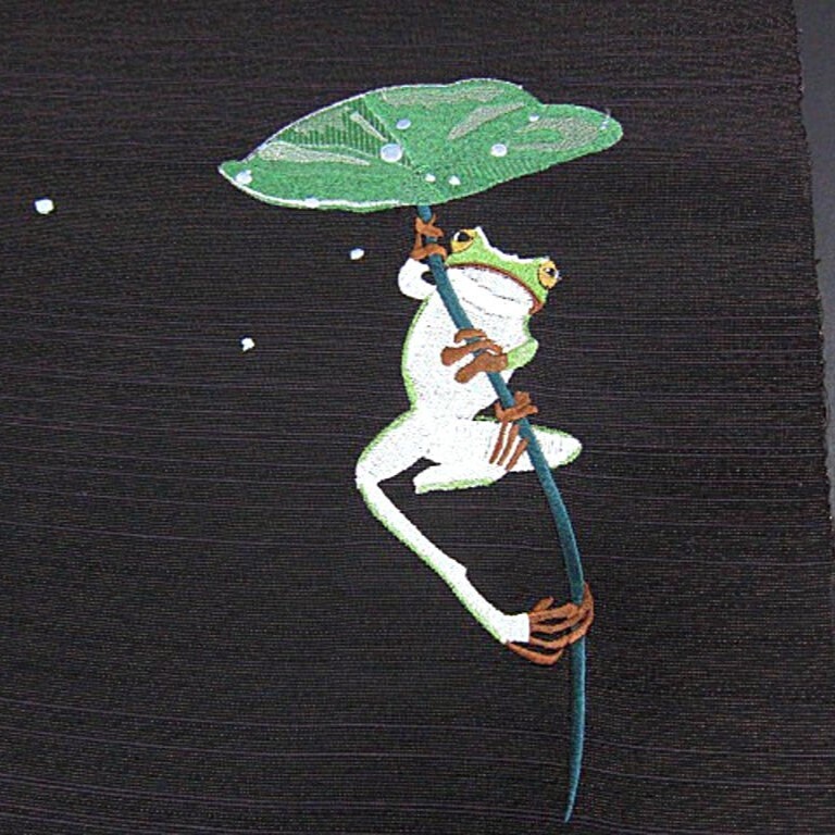 スリーシーズン 単衣にも! 新品未仕立 西陣織刺繍九寸名古屋帯 カエル 蛙 焦茶 雨蛙拍卖