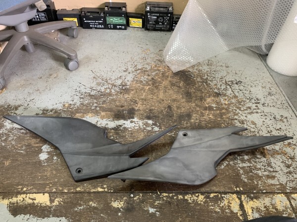 ニンジャ EX250K サイドカバー ☆ 色あせあり拍卖