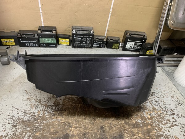 シグナスX SE44J メットインボックス ☆ 穴加工あり拍卖