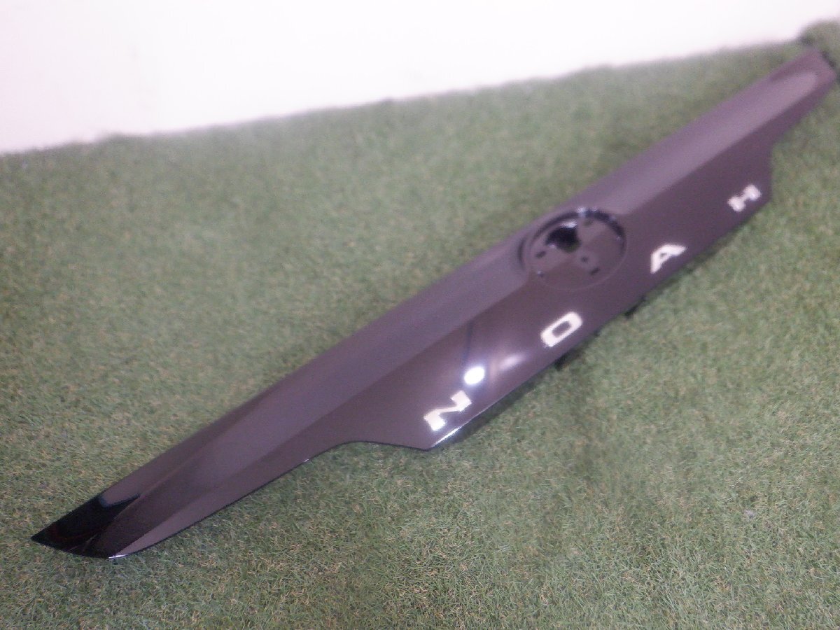 新車外し トヨタ純正 ZWR90W ZWR95W MZRA90W MZRA95W 90 NOAH ノア リア ガーニッシュ パネル カバー 76801-V1010 m-25-10-5拍卖