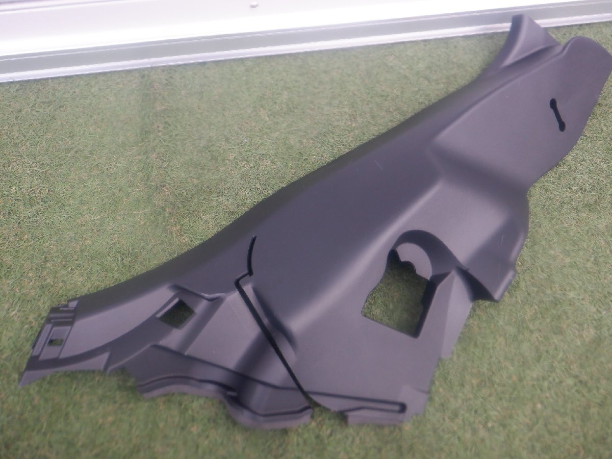 新車外し トヨタ純正 AXUP85 80 ハリアー PHEV 内装 パネル カバー リアシート ガーニッシュ 62555-48080 右側 m-25-10-167拍卖