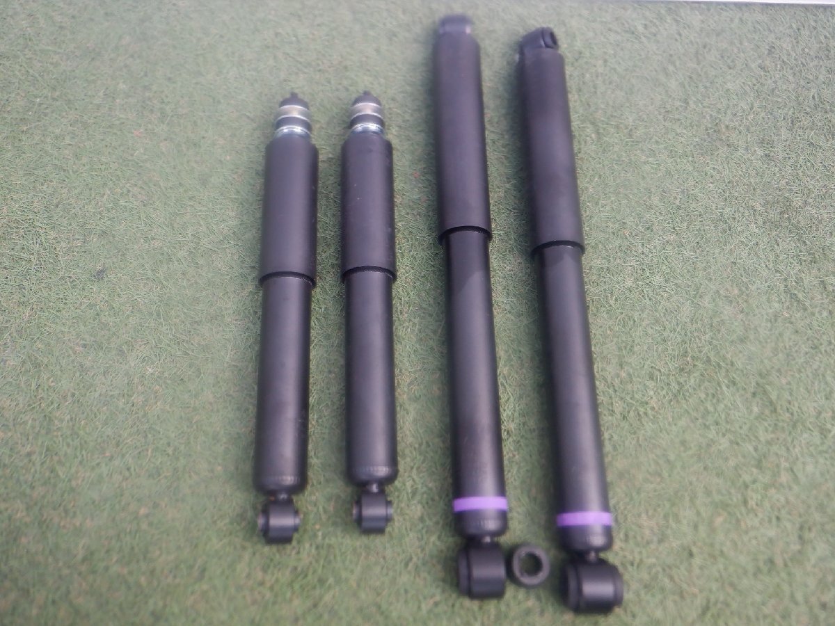 新車外し トヨタ純正 200 ハイエース 6型 2WD サスペンション ショック アブソーバー 4本 48531-26A10 48511-26750 m-25-10-236拍卖