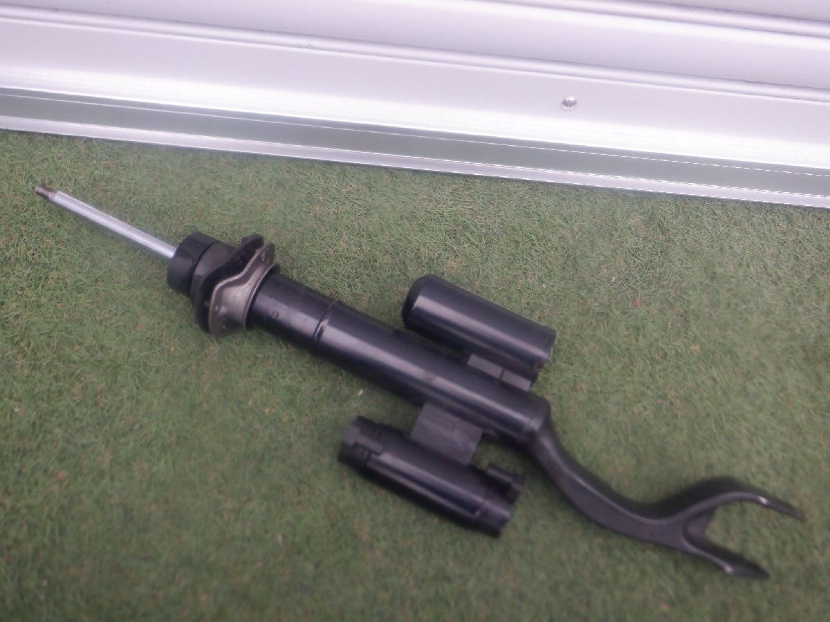 ベンツ純正 W205 Cクラス AMG サスペンション ショック 左側 A2053208501 F4-BA5-L955-W0 m-25-10-326拍卖