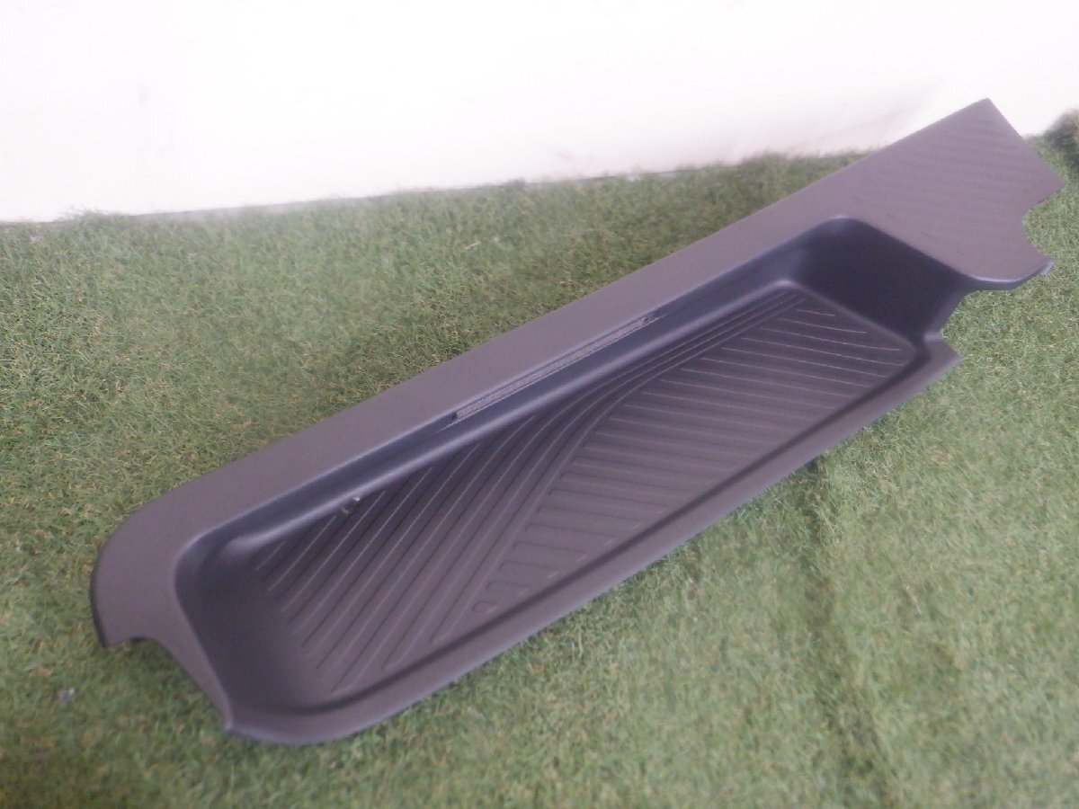 新車外し 純正 TAHA40W TAHA45W AAHH40W AAHH45W AGH40W AGH45W 40 ヴェルファイア アルファード リア スカッフプレート 左側 67916-V2030拍卖