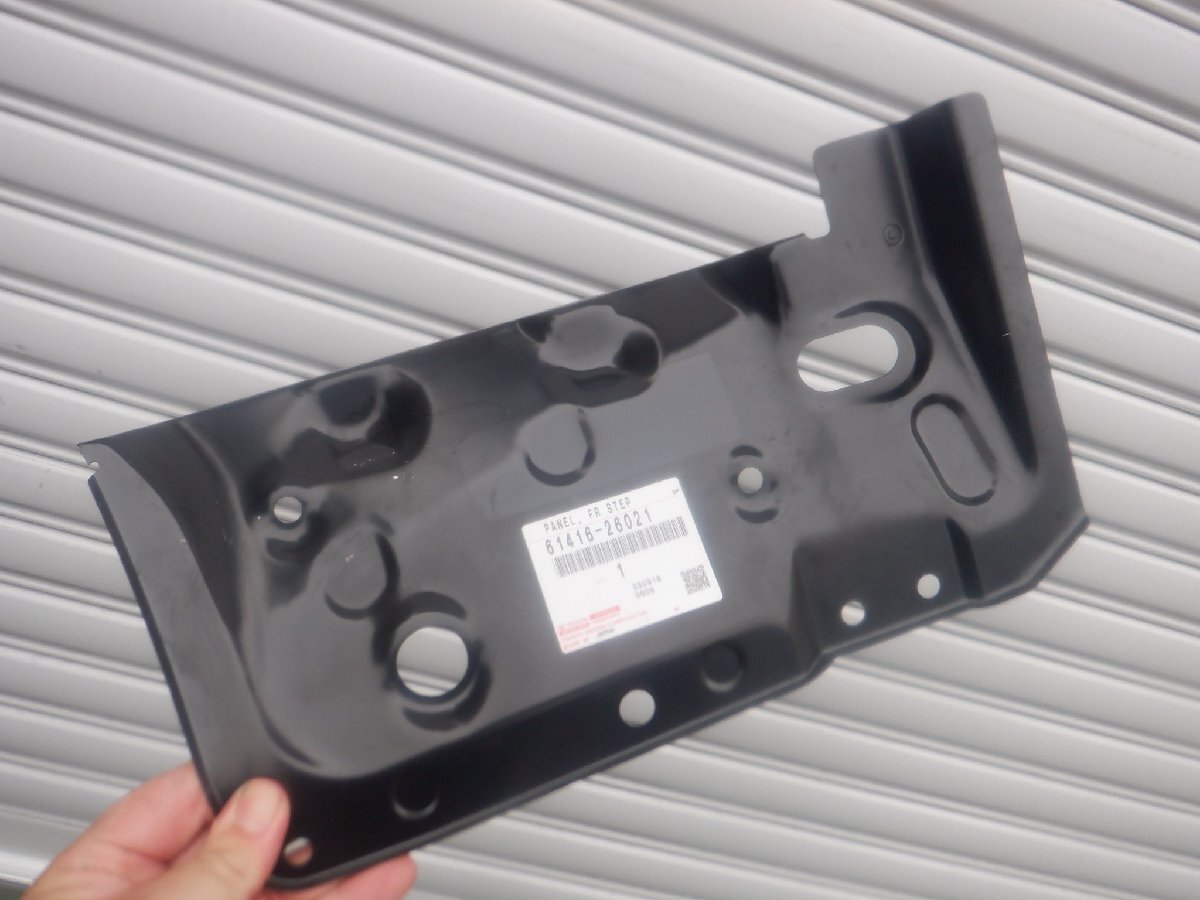 未使用 トヨタ純正 200 ハイエース 4型 5型 6型 後期 フロントステップアンダーパネル カバー LH 61416-26021 m-25-10-458拍卖