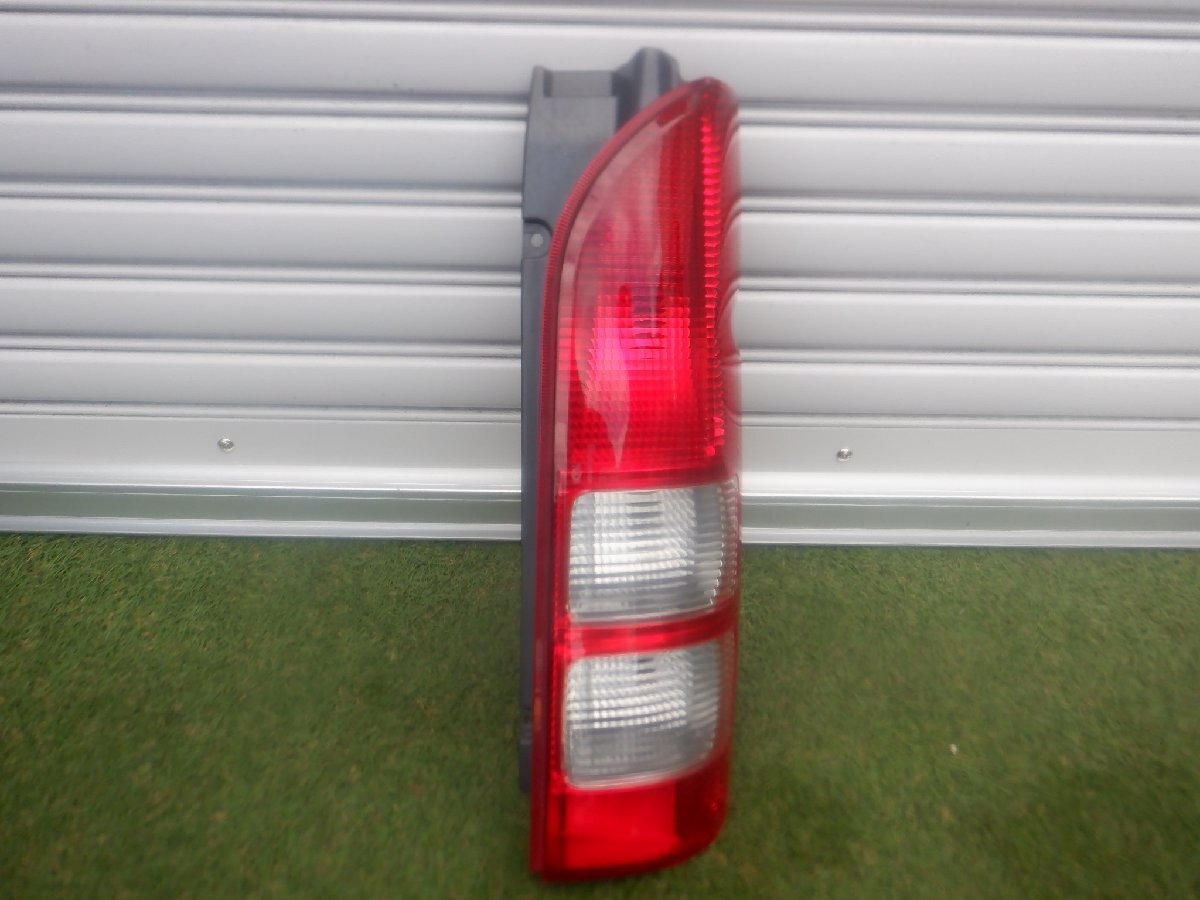 トヨタ純正 200 ハイエース 前期 中期 1型 2型 3型 テールライト テールランプ 右側 運転席 KOITO 26-120 綺麗 m-25-10-607拍卖
