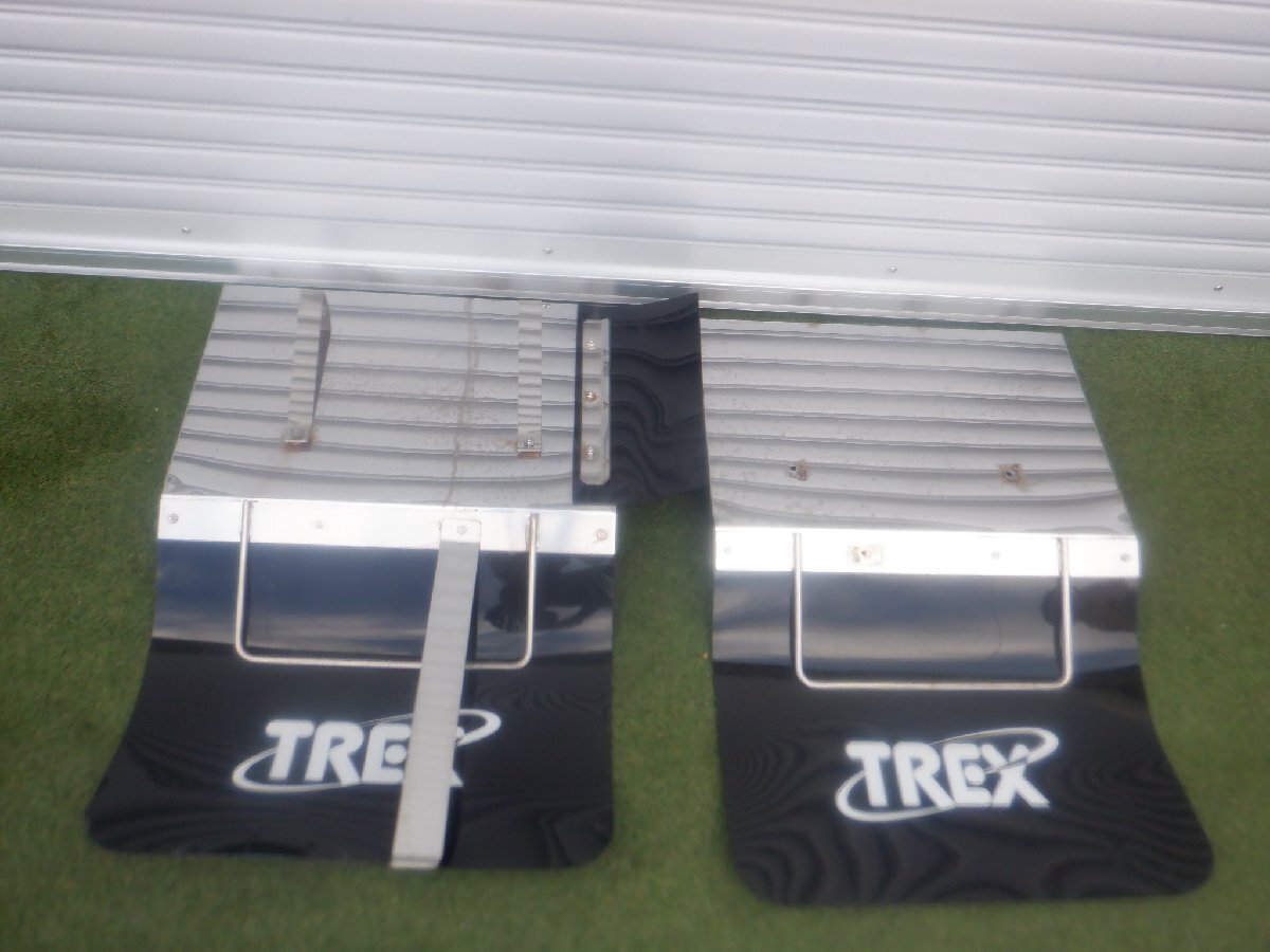 新車外し UDトラックス ?? 純正 TREX マッドガード 泥除け 左右 ステー ブラケット のみ サイズ 約58㎝ × 約45㎝ m-25-10-629拍卖