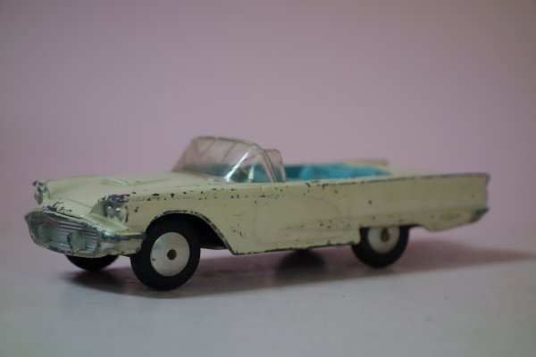 73077■コーギー フォード サンダーバード 白 Thunderbird    拍卖