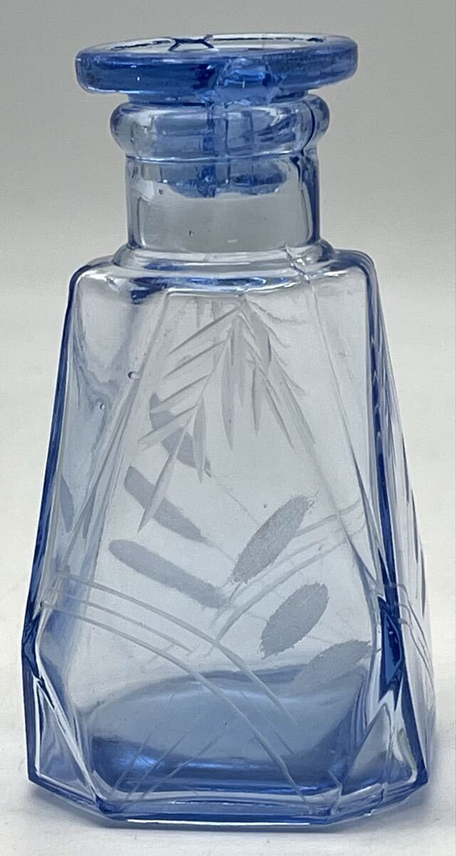 【鶴】未使用 昭和レトロ 切子 カットガラス 青色 醤油瓶 醤油さし◯神薬・ペロペロ・金平糖・ニッキ水・氷コップ・目薬・薬瓶 A480拍卖