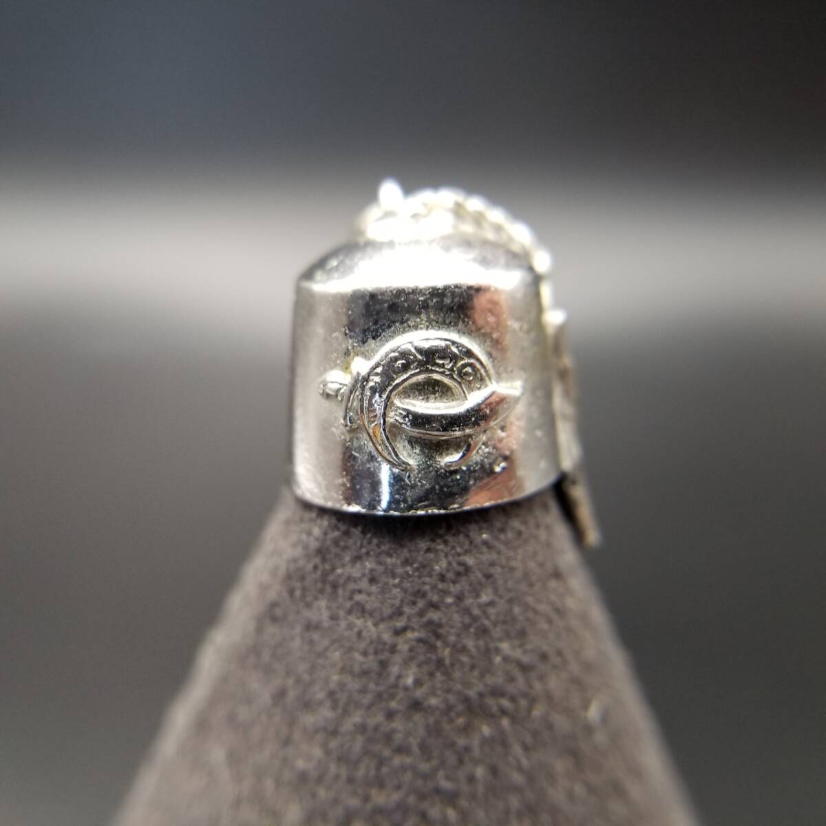 Shriners Hat マソニック フリーメーソン紋章 ヴィンテージ チャーム 立体彫刻 シルバープレート EJ STG 刻印 Y24-Y拍卖