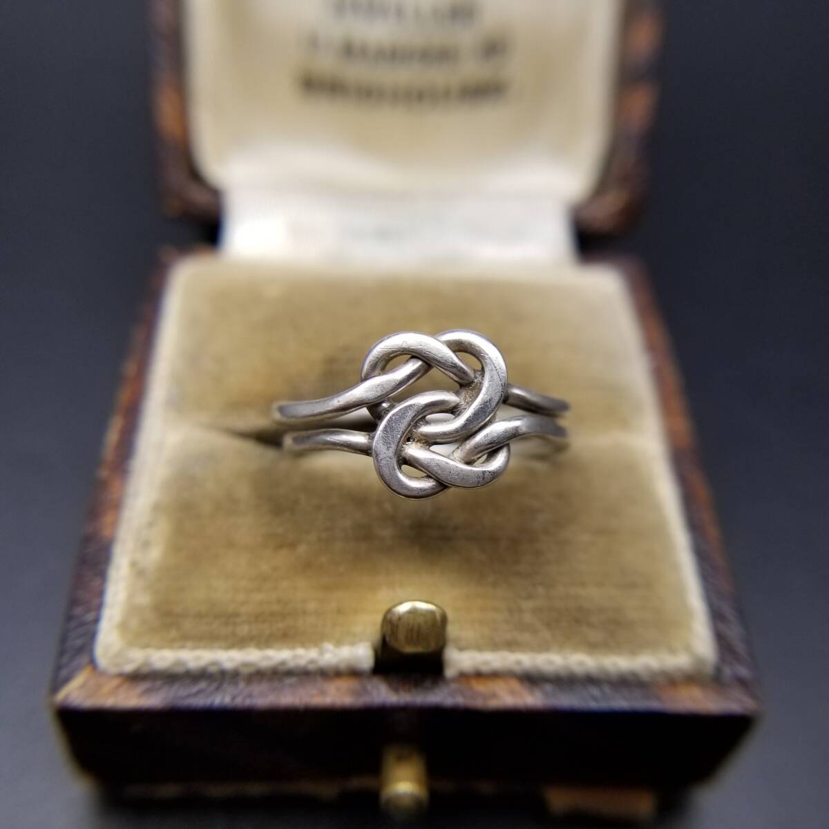 ケルトノット 結びデザイン ヴィンテージ リング 指輪 シルバートーン 2連 バンド 重ね付け 華奢 Y25-B拍卖