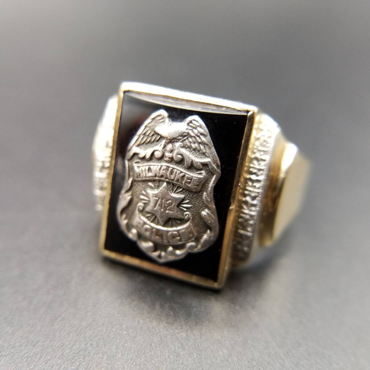 Milwaukee Police バッジ K10 イエローゴールド ヴィンテージ シグネット リング 指輪 金 オニキス インレイ 大ぶり 重厚感 Y25-B拍卖