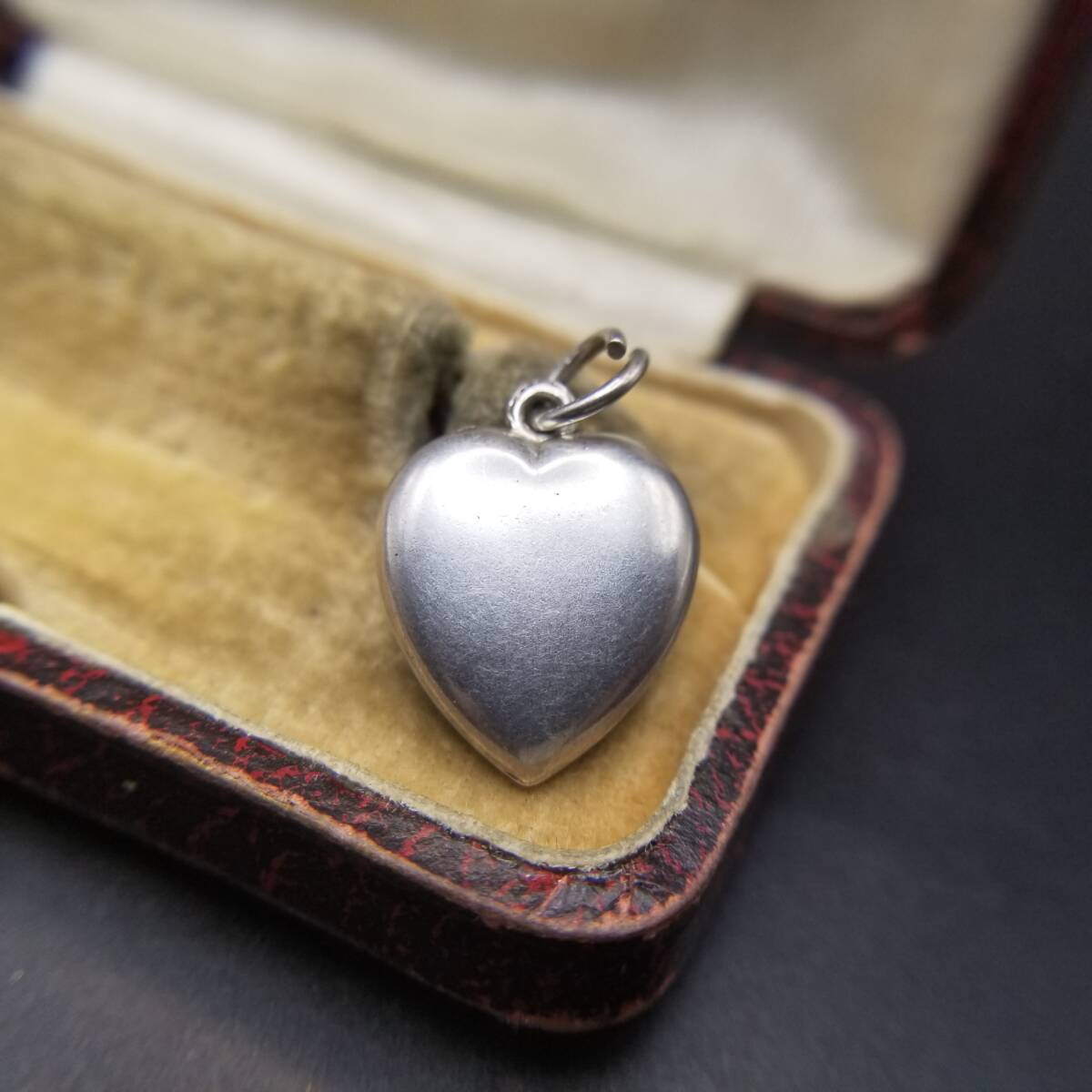 ヴィンテージ パフィーハート シンプル チャーム 925 シルバー ペンダントヘッド 銀 ネーム彫金 Dot Y25-D拍卖