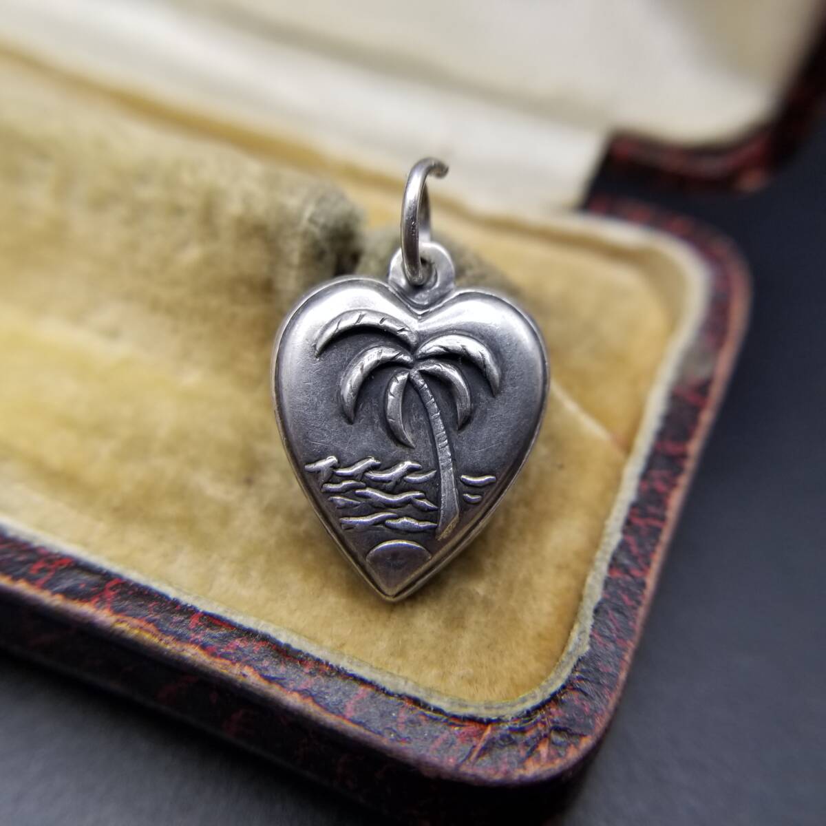 WWII期 ヴィンテージ スウィートハートジュエリー ヤシの木 海辺の風景 チャーム 925シルバー ペンダントヘッド 銀 ネーム彫金 Dadie Y25-D拍卖