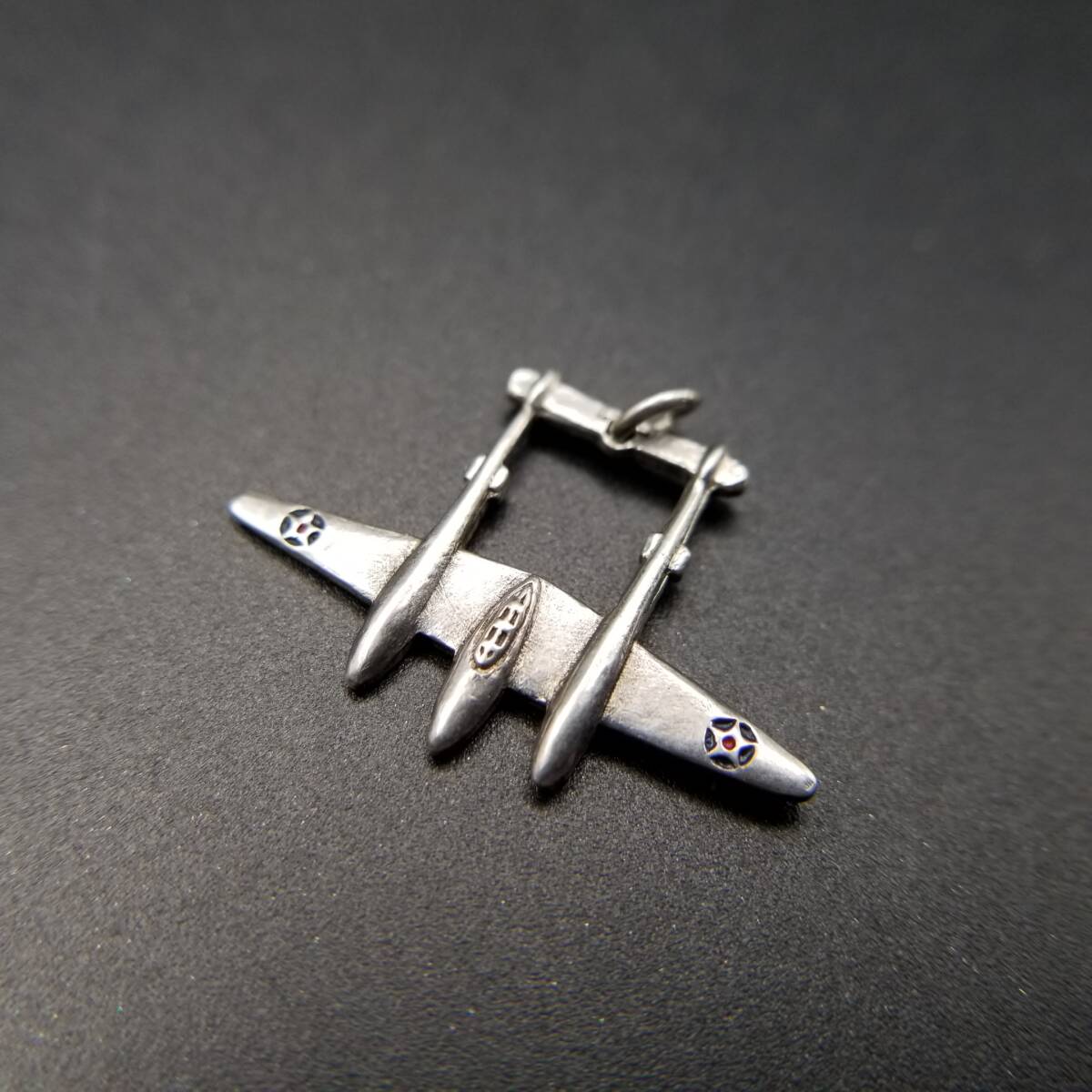 US Army Air Force Fighter Plane LIGHTNING ヴィンテージ チャーム シルバートーン ペンダントヘッド Y25-D拍卖