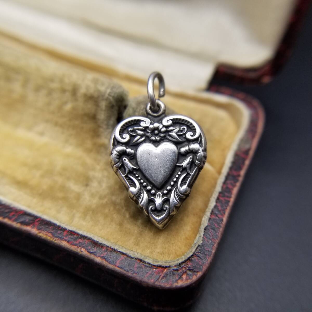 ヴィンテージ パフィーハート 勿忘草 クラシック チャーム ペンダントヘッド シルバープレート レトロ Y25-E③拍卖