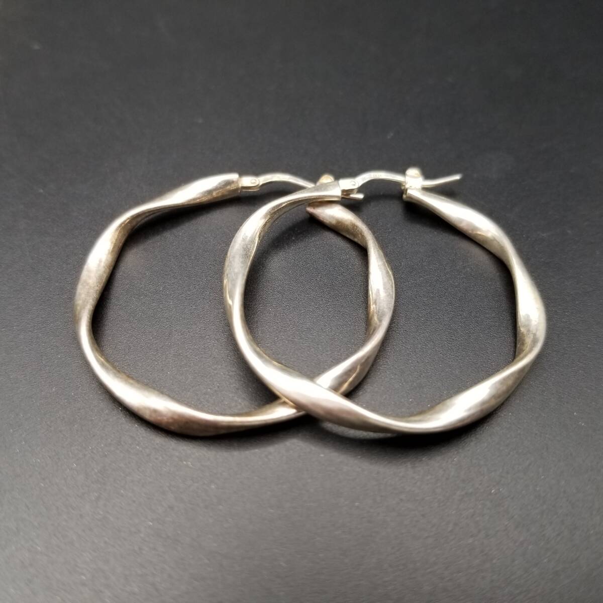 イタリア ヴィンテージ ウェーブ ラウンド 925 シルバー フープ ピアス 銀 大ぶり 存在感 モダンジュエリー Y25-F拍卖