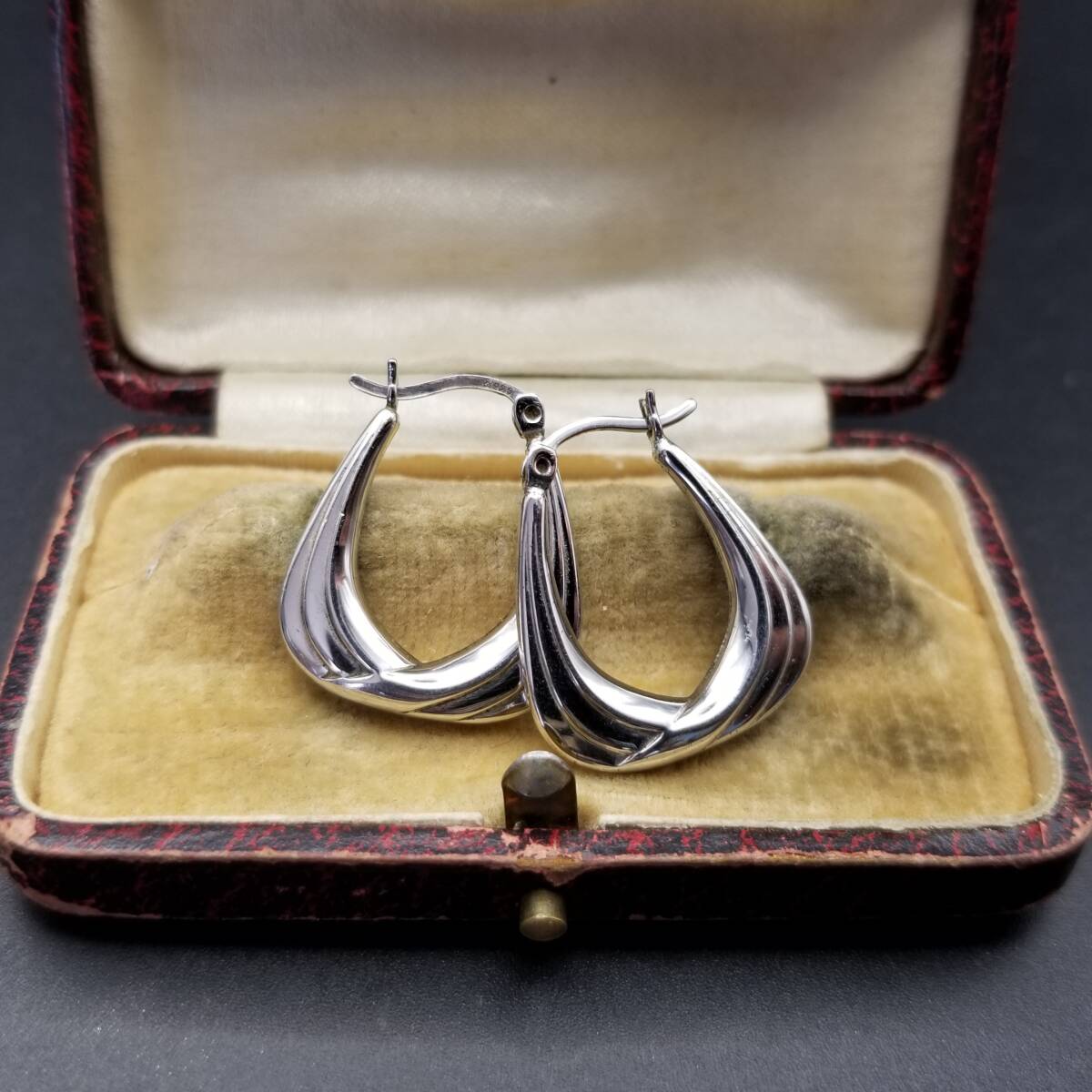 台形 クラシカル ドレープ 925 シルバー ヴィンテージ フープ ピアス 銀 艶感 上品な存在感 Y25-F拍卖