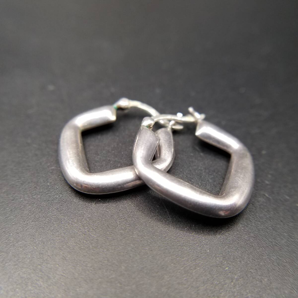 ぷっくり スクエアフォルム 925 シルバー ヴィンテージ フープ ピアス 銀 スタイリッシュ Y25-F拍卖