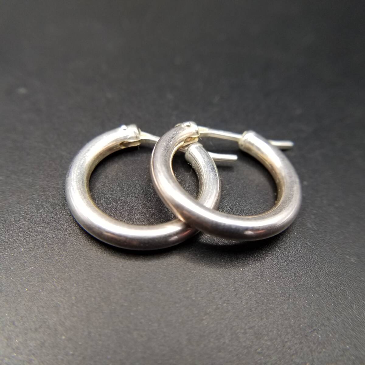 シンプル ぷっくり ラウンド 925 シルバー ヴィンテージ フープ ピアス 銀 スタイリッシュ 定番 飽きないデザイン Y25-F④拍卖