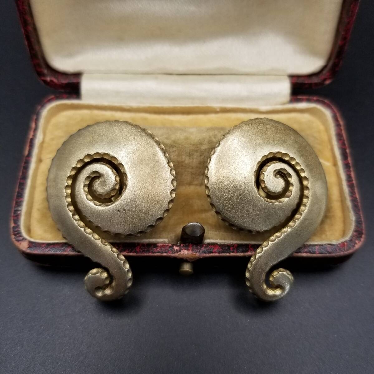 1988年 英国 ヴィンテージ 渦巻 勾玉のような 925 シルバー クリップ イヤリング 銀 ゴールドトーン Lonodn ホールマーク 存在感 Y25-G拍卖