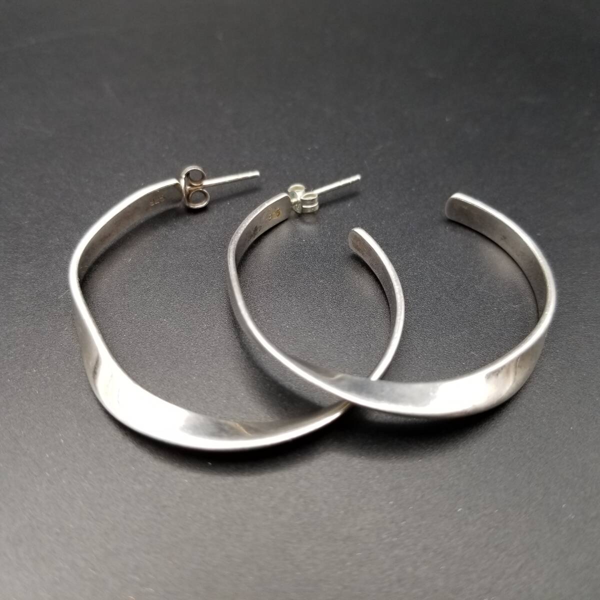 ウェーブ 大ぶり ラウンド 925 シルバー ヴィンテージ フープ ピアス 銀 モダンジュエリー 存在感 Y25-G拍卖