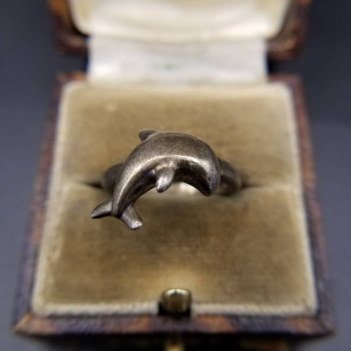 イルカ シャチ 海の生き物 モチーフ 925 シルバー ヴィンテージ リング 銀 指輪 シンプル ぷっくり感 立体彫刻 レトロ キュート Y25-B拍卖