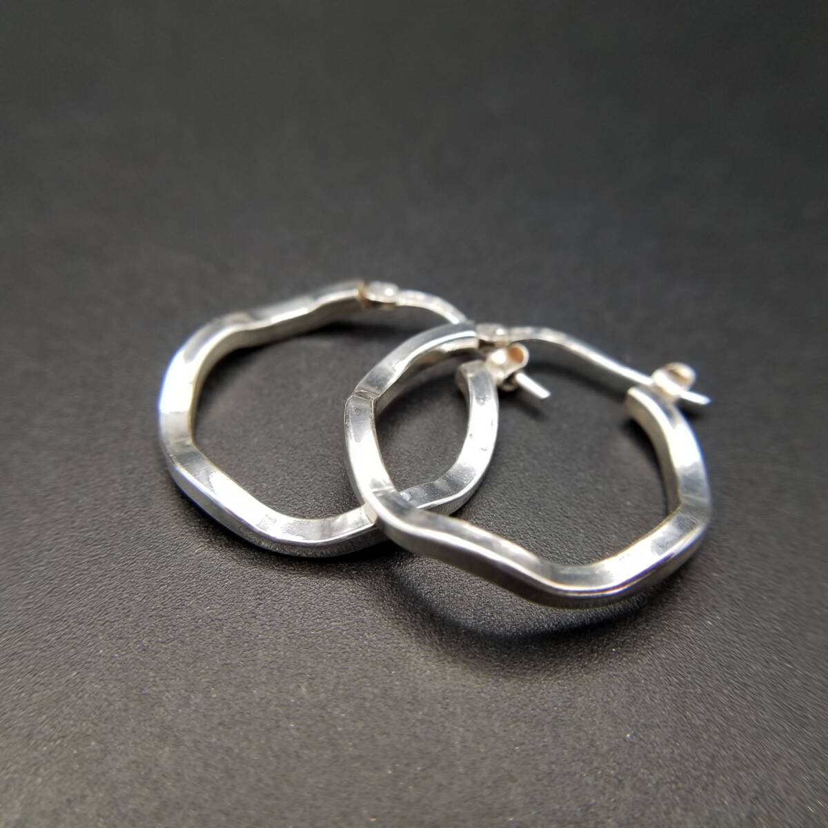 イタリア ヴィンテージ ウェーブ ラウンド 925 シルバー フープ ピアス 銀 定番 シンプル スタイリッシュ Y25-G拍卖