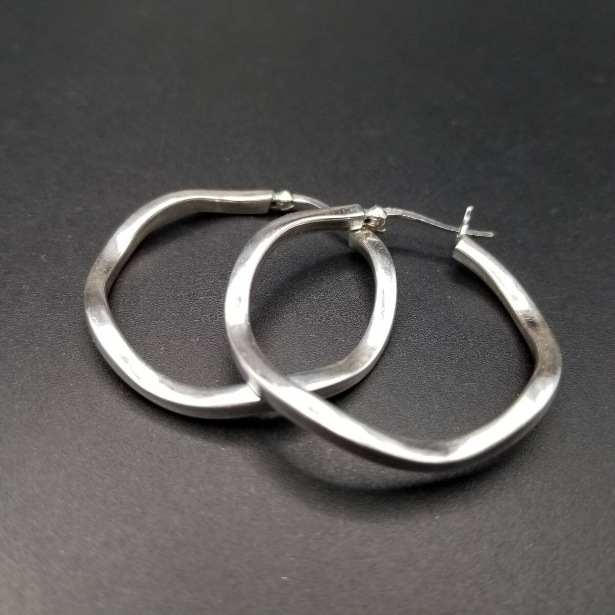 ウェーブ ひねり ラウンド 925 シルバー ヴィンテージ フープ ピアス 銀 大ぶり スタイリッシュ Y25-G⑩拍卖