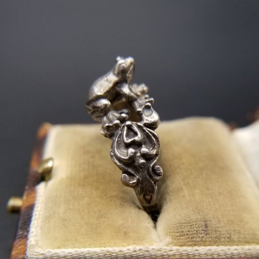 カエル 生き物モチーフ アールヌーヴォー 925 シルバー ヴィンテージ リング 銀 指輪 立体彫刻 レトロ 細かな細工 Y24-O拍卖