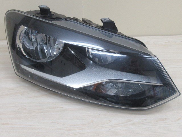 ポロ 運転席側ヘッドライト 右側ヘッドライト 6RCBZ (ym24-296-20)拍卖