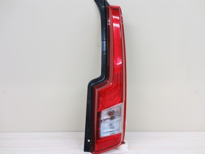ムーヴ LA160S 右側テールライト (ym25-388-37)拍卖