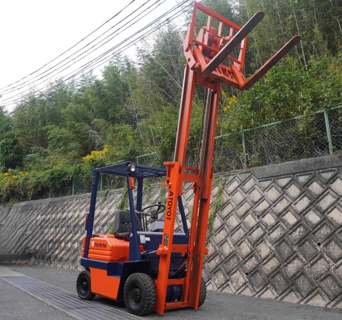 トヨタ 5FG10 フォークリフト 0.9トン 1トン クラス 最大揚高 3000㎜ ガソリン 985時間 マニュアル MT ヒンジ付き ★静岡県湖西市発★拍卖