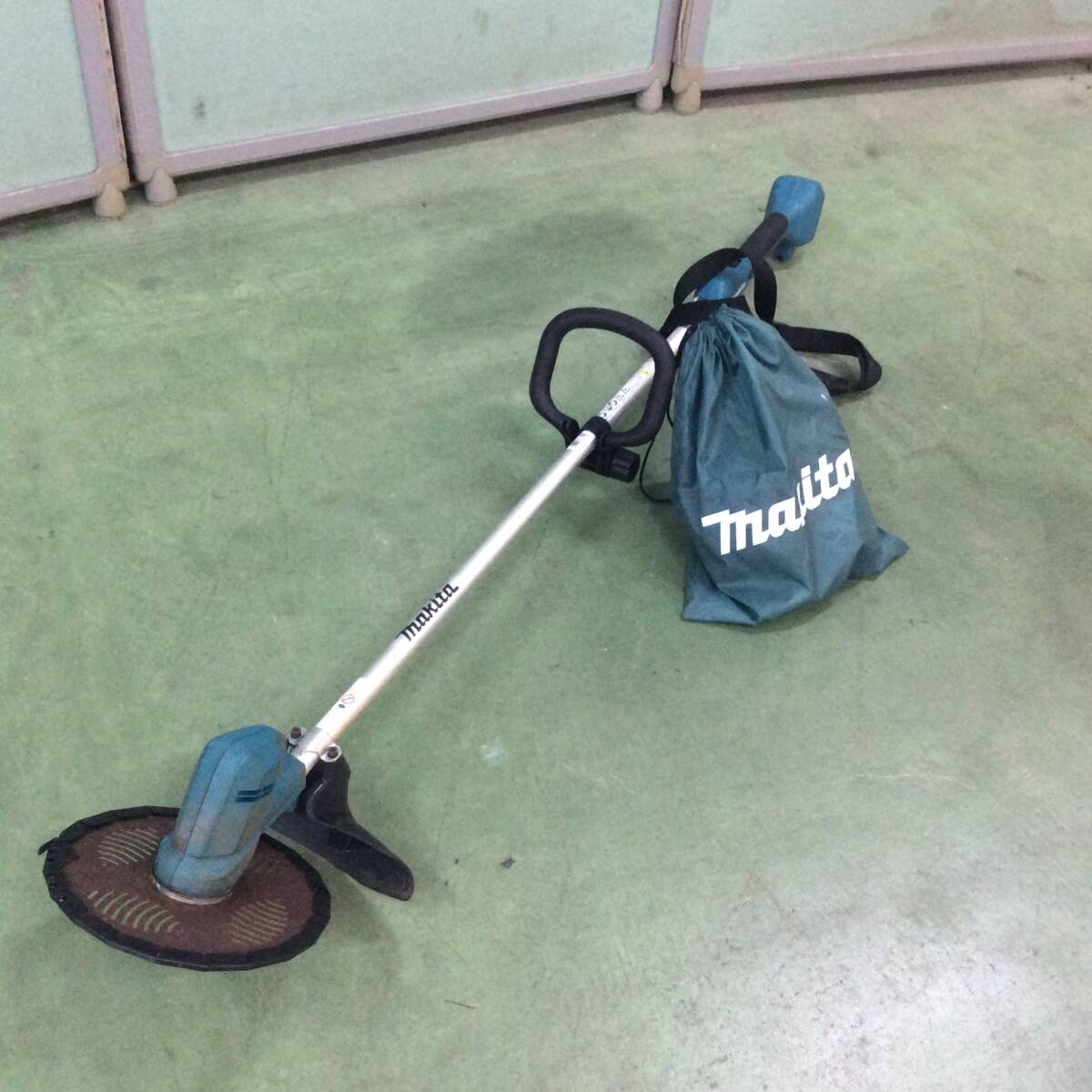 【H-3766】中古品 makita マキタ 充電式 刈払機 草刈機 MUR194D バッテリー1個 BL1860 6.0Ah 充電器 【引き取り限定・静岡県浜松市】拍卖