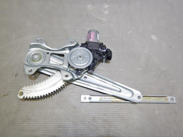 売り切りeKクロス 5AA-B34W 右リアドア/Rドアレギュレータ・モーター拍卖