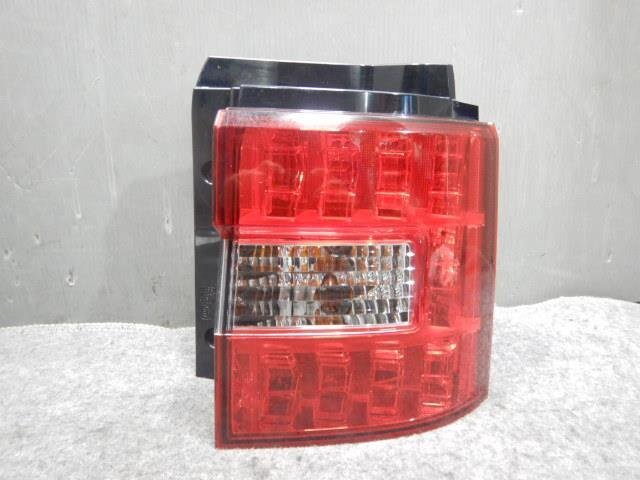 売り切りデリカD5 DBA-CV5W 右テールライト/テールランプ拍卖