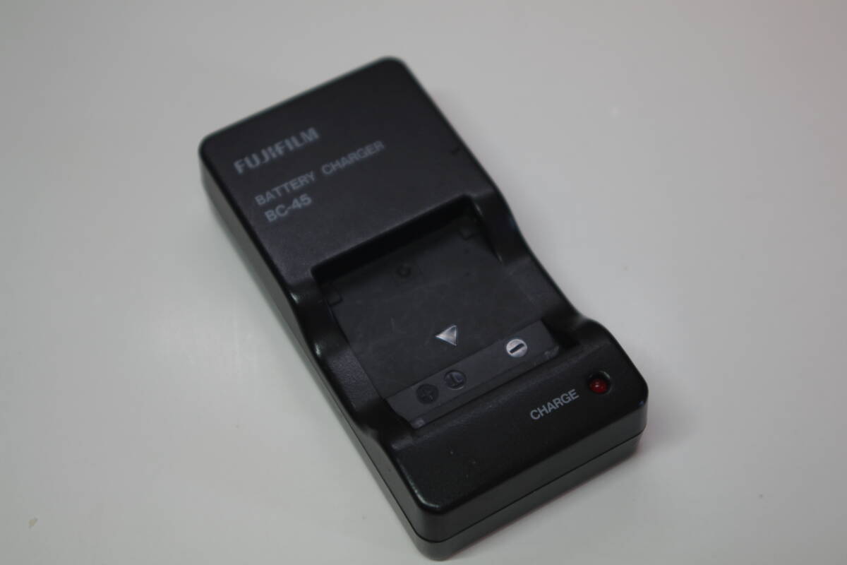 FUJIFILM BC-45 本体のみ 純正 バッテリー充電器 ■JHC6拍卖