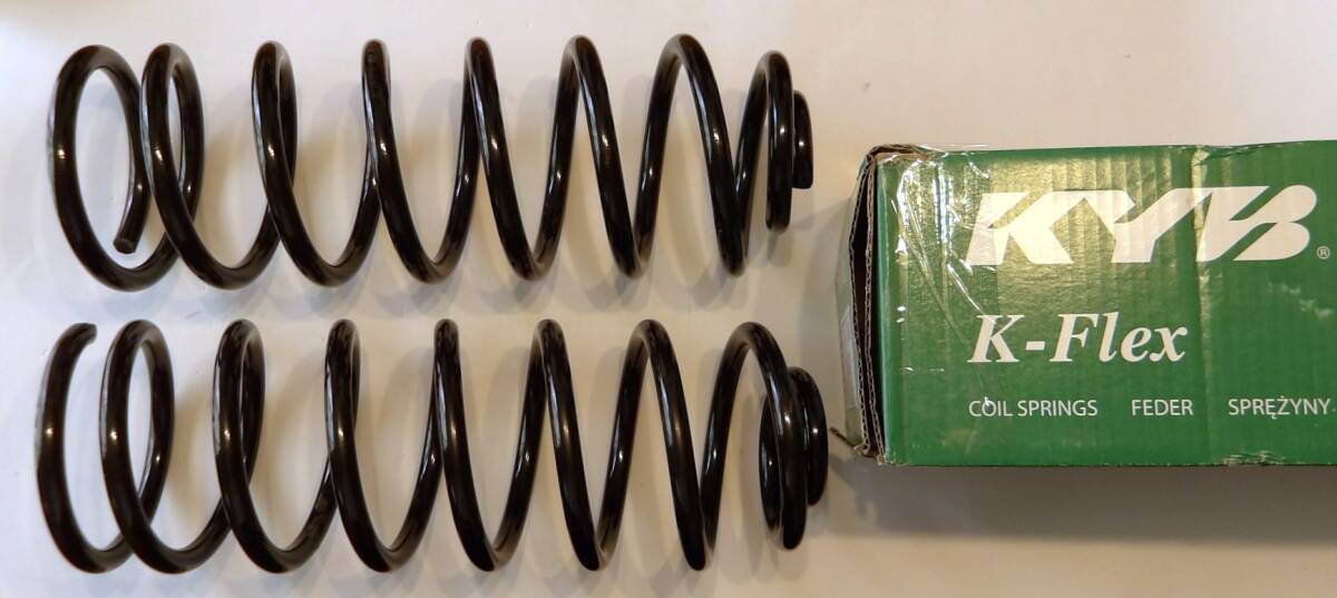 (送料込) ボルボ 850(854 855) C70(872 873) S70(874) V70(875 876 LV) リアショックコイル(スプリング)左右セット【KYB製・新品】拍卖