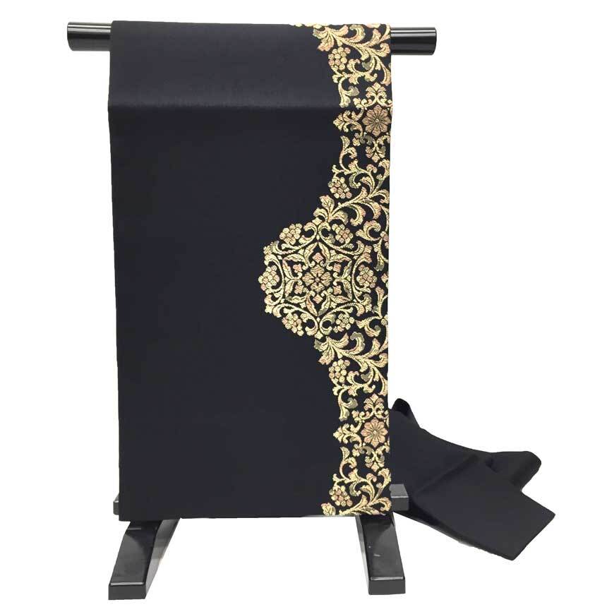 京やK354 正絹 長尺 3.7メートル以上 名古屋帯 九寸名古屋帯 黒地の帯 モダンな帯 唐草花文様 よろけ縞 地紋入り 九寸名古屋仕立て拍卖