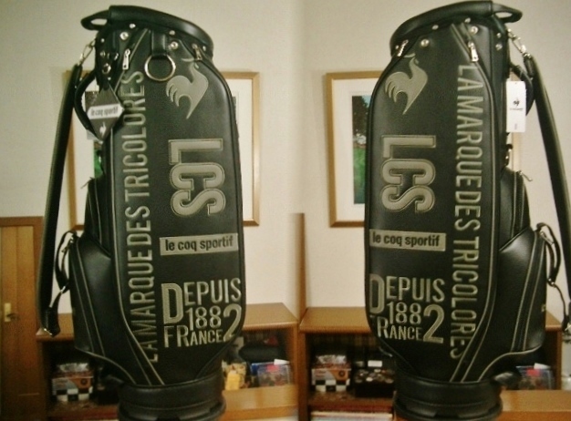 未使用 ルコック スポルティフ スタジャン風・デザイン BIG文字 合皮レザー 黒グレー色 ゴルフバッグ拍卖