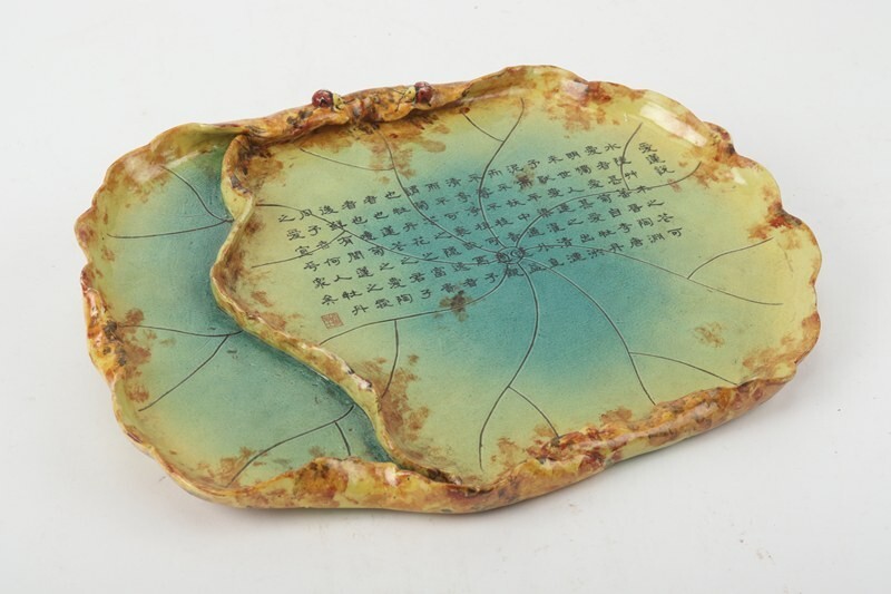 【氷】初だし 中国美術 古玩 色絵愛蓮説漢詩文 蓮葉型 盆 飾皿 在銘 在款 天道虫 煎茶道具 CE665拍卖