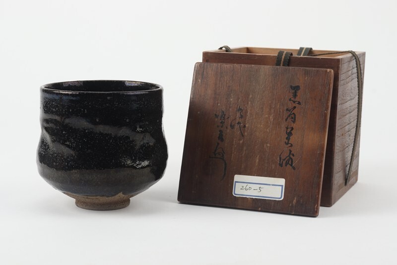 【氷NZ】初だし 九代 楽吉左衛門 (了入作) 黒楽茶碗 銘五十鈴川 表千家十二代家元・惺斎 書付 共箱 茶道具拍卖