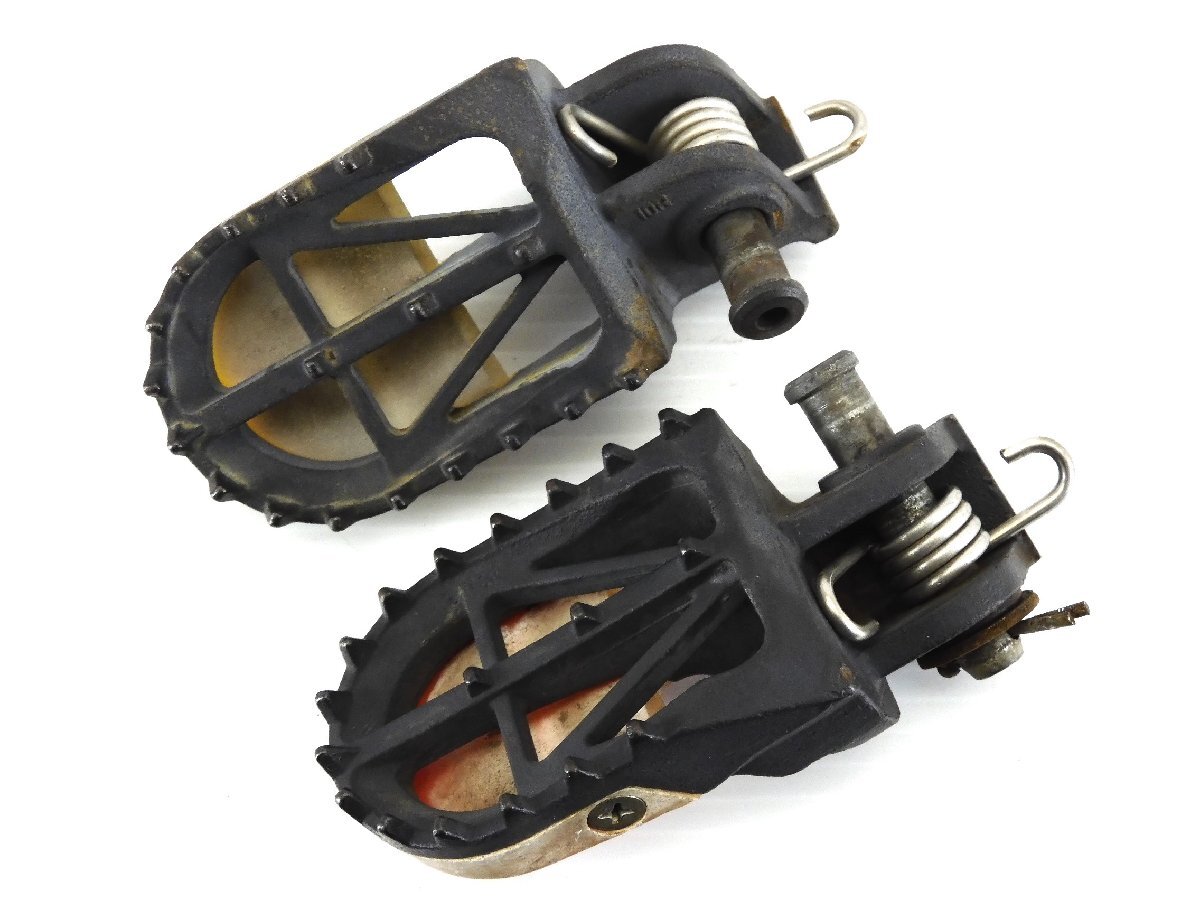 0@1046【評価A】 KTM 690 SUPERMOTO スーパーモト R 実動 取外 フロント メイン ステップ ペグ 左右 セット Enduro SMC DUKE拍卖