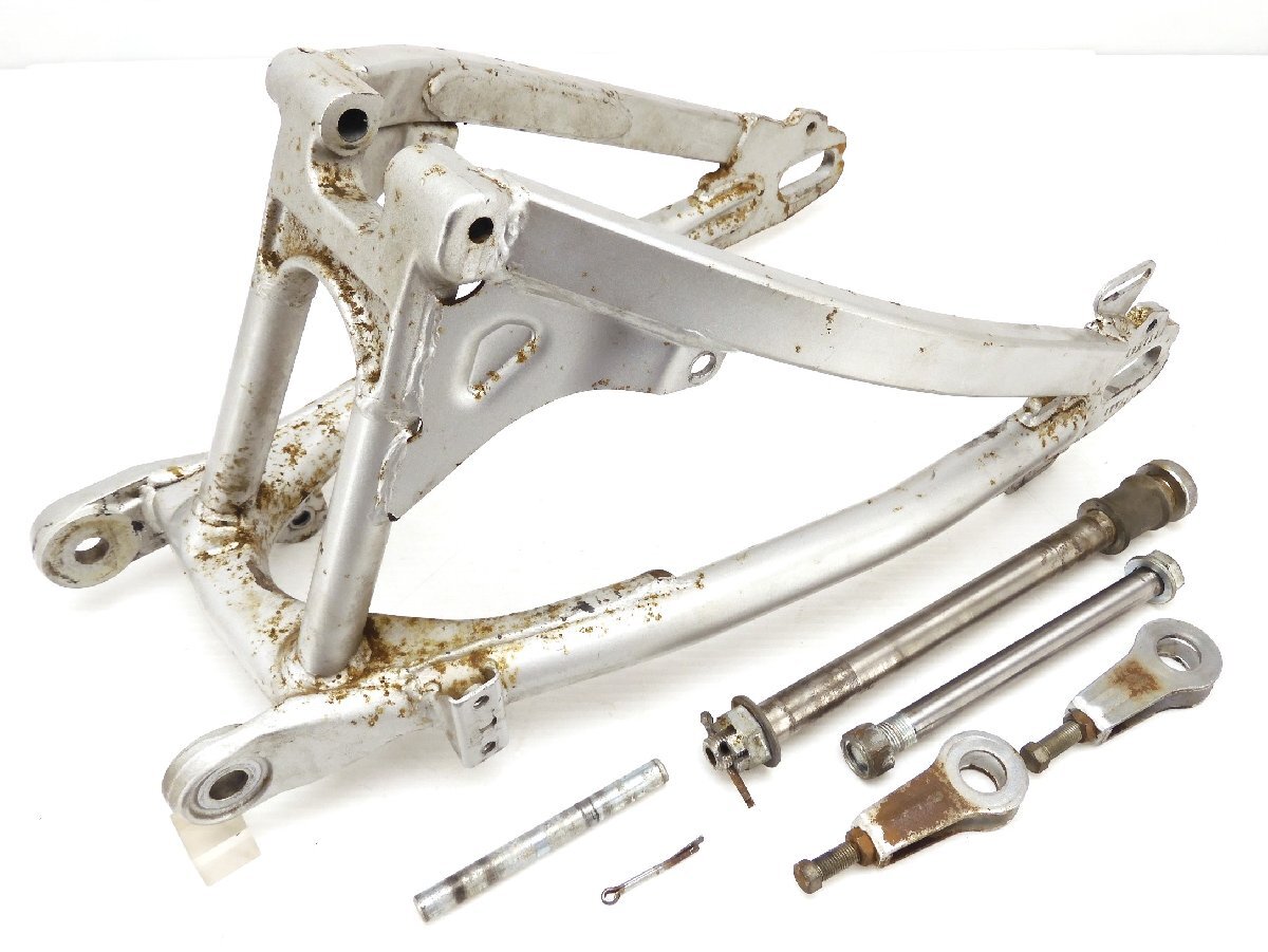 140@1057【評価A】ヤマハ XV750E 5K0 当時物 実動 純正 スイングアーム & リア アクスルシャフト アジャスター 走行距離12,933km拍卖